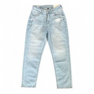 American Eagle High Rise Mom Jeans Light Wash NWT Size 4 Short